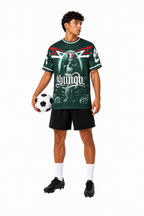 Modelo de frente con jersey International Football Mexico